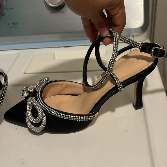 Size 6 . Front bow. Black only wore twice - Picture 3 of 6